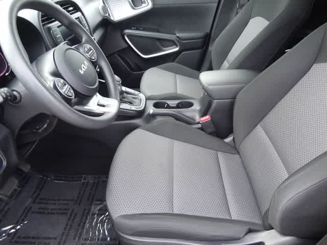 Used 2024 Kia Soul LX w/ Option Group 015 FWD image 6