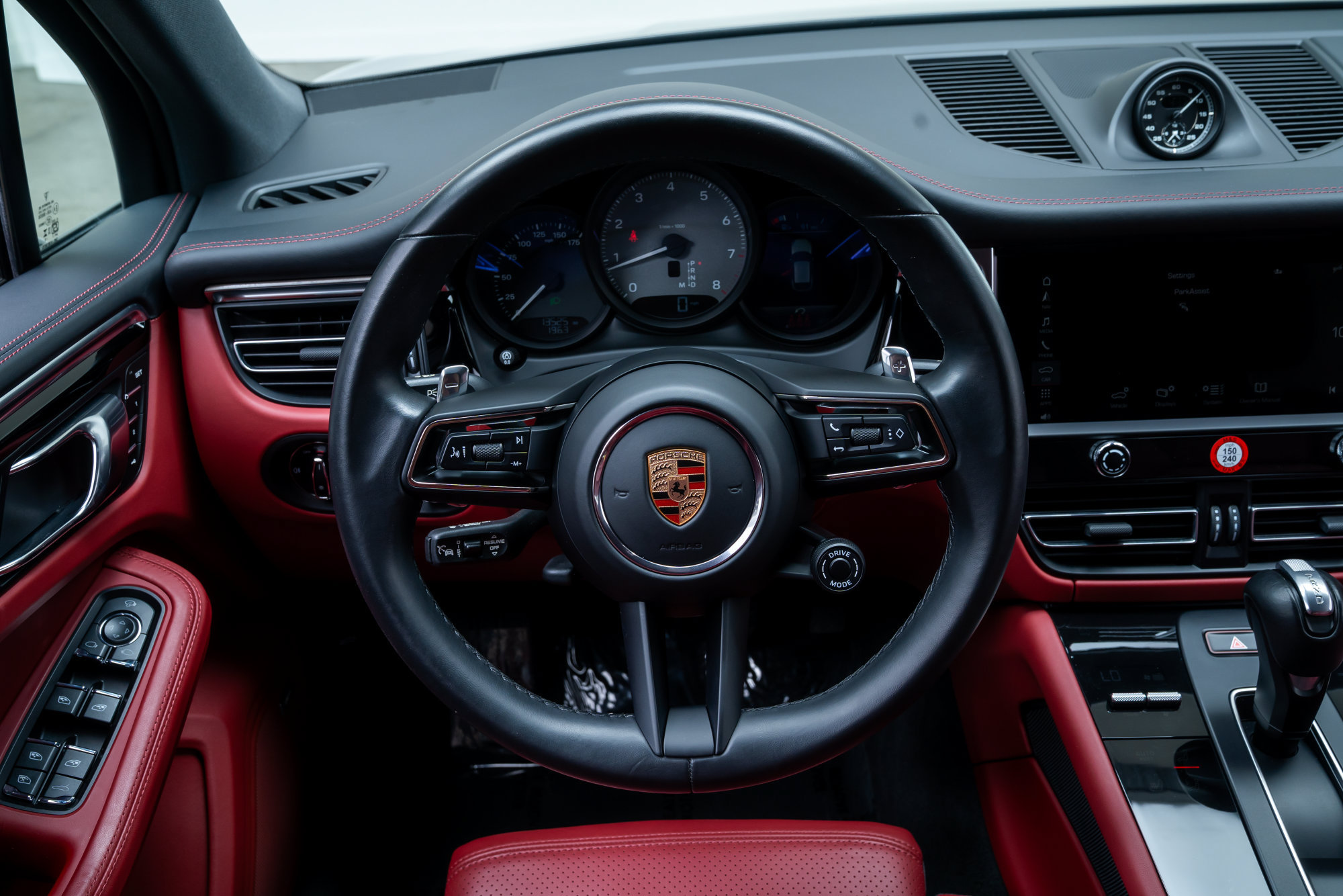 Used 2024 Porsche Macan S AWD/4WD image 13