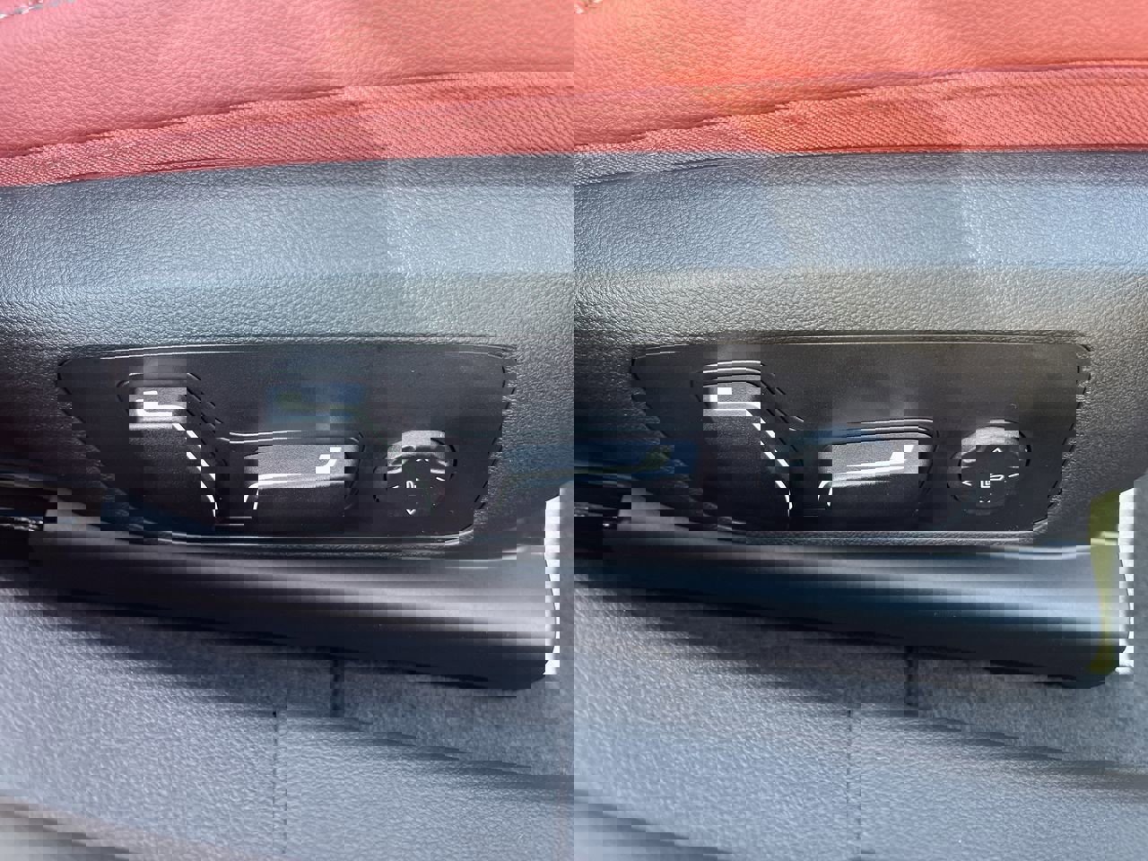 Used 2025 BMW i4 eDrive40 w/ Premium Package image 38