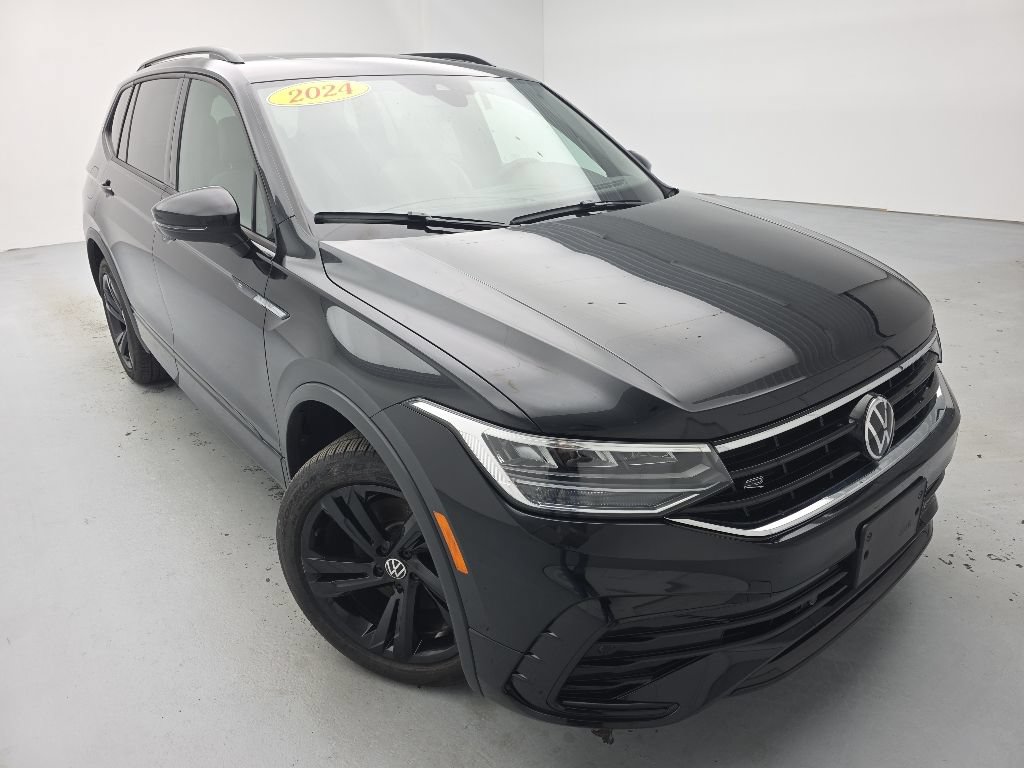 Used 2024 Volkswagen Tiguan SE R-Line AWD/4WD image 3
