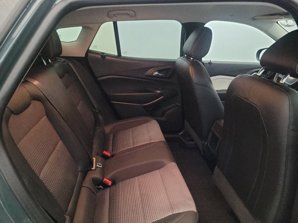Used 2025 Chevrolet Trax LT FWD image 19