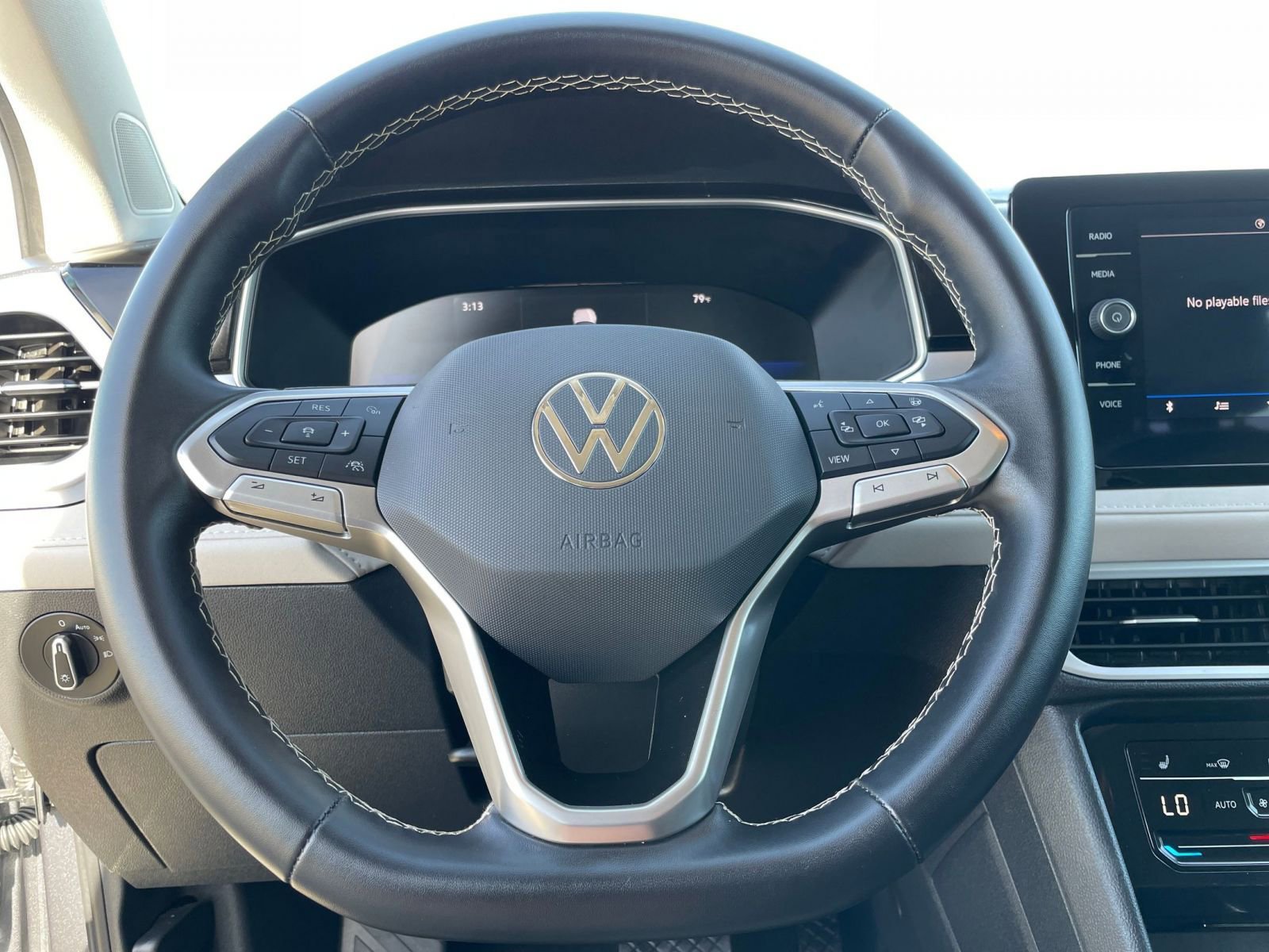 Used 2025 Volkswagen Taos SE image 29