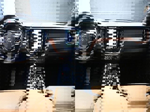 Certified 2025 Volvo XC60 T8 Ultra w/ Protection Package Premier image 9