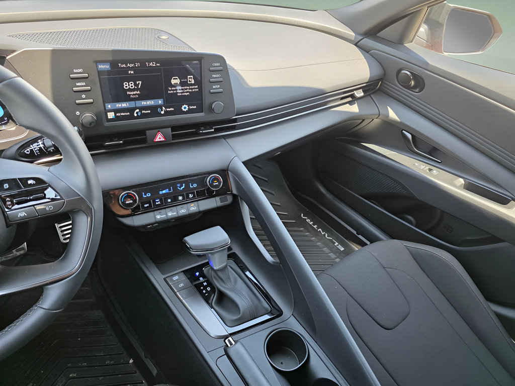 New 2026 Hyundai Elantra Sport FWD image 17
