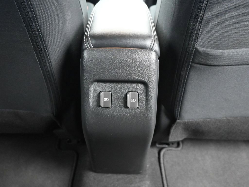 Used 2023 Nissan Kicks SR image 16