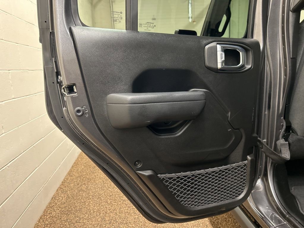 Used 2024 Jeep Gladiator Sport AWD/4WD image 14