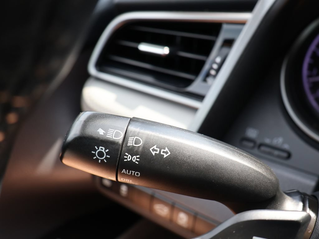 Used 2022 Toyota Camry SE FWD image 14