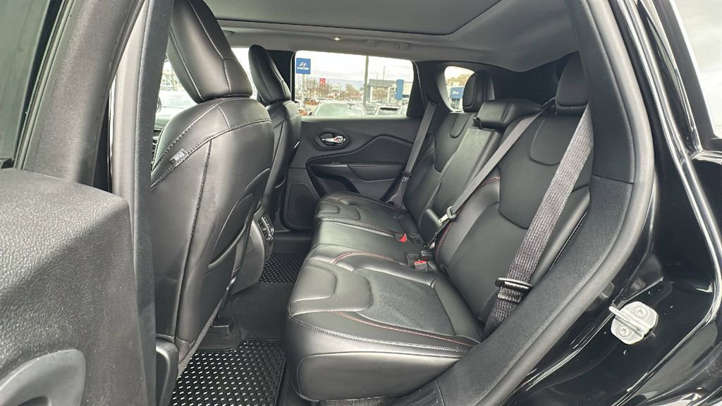 Used 2020 Jeep Cherokee Trailhawk image 13