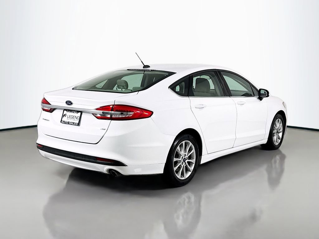 Used 2017 Ford Fusion SE image 5