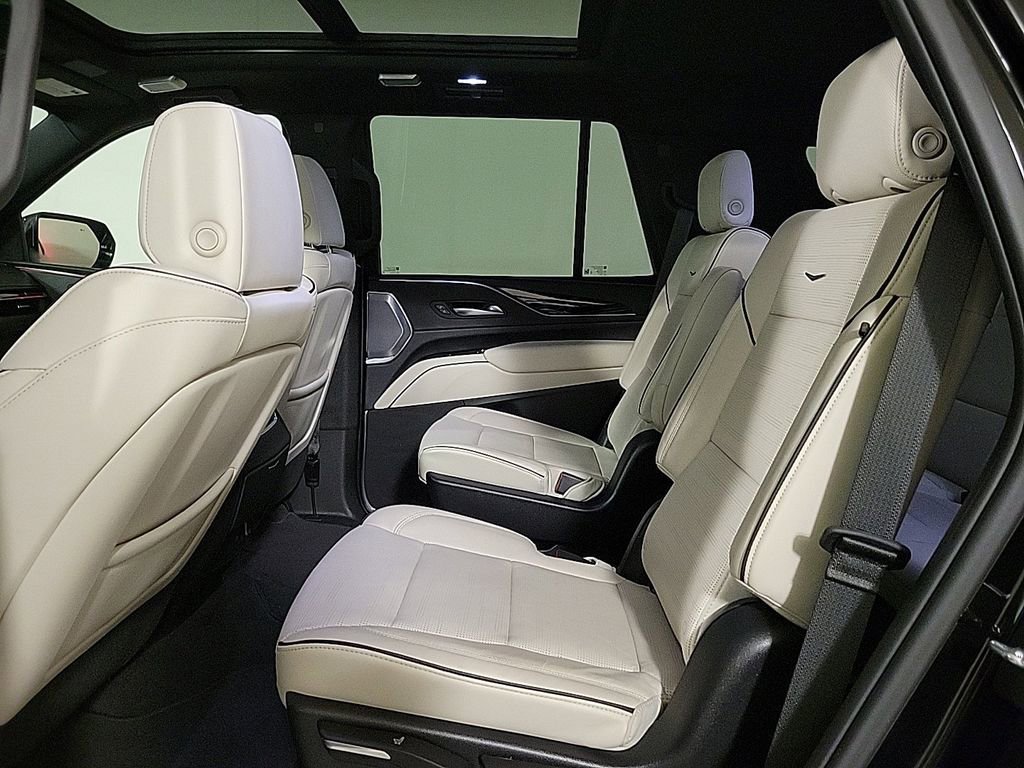 Used 2023 Cadillac Escalade Sport w/ LPO, ONYX Package image 13