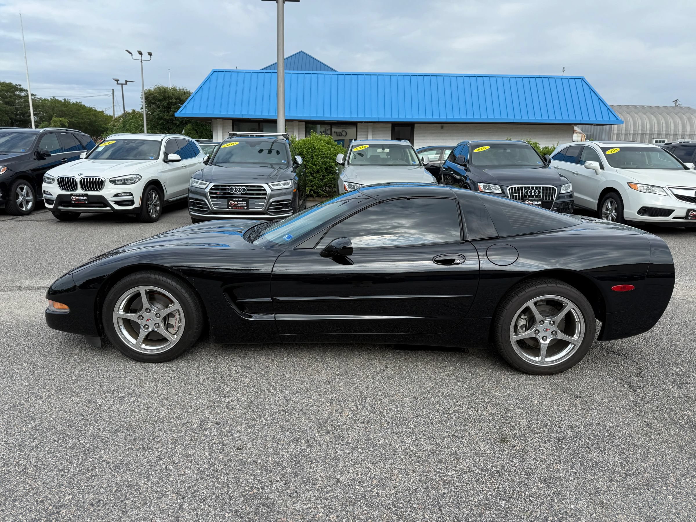 Used 2001 Chevrolet Corvette Coupe w/ Preferred Equipment Group2 RWD image 3