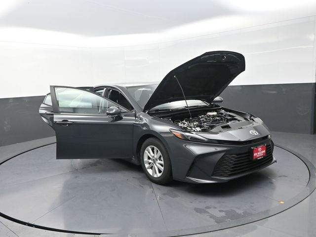 Used 2025 Toyota Camry LE image 8