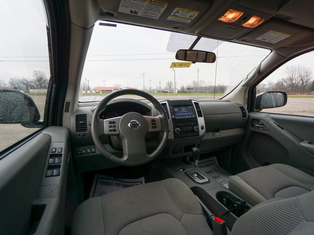 Used 2021 Nissan Frontier SV w/ SV Utility Package image 12