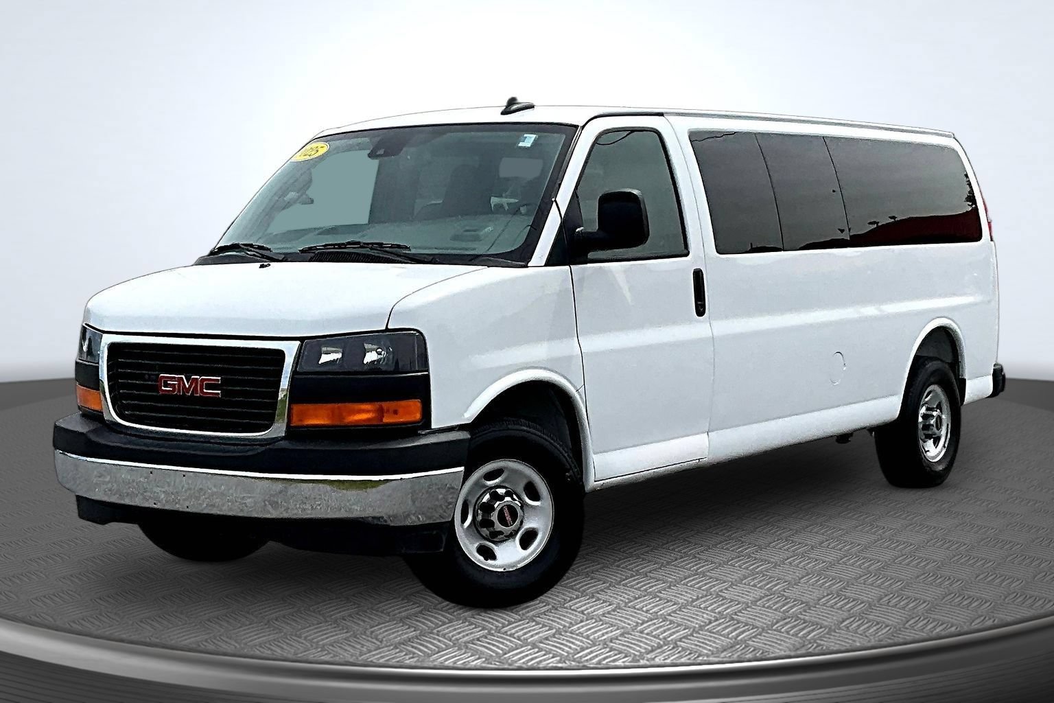 Used 2025 GMC Savana 3500 LT w/ LT Preferred Equipment Group RWD image 1
