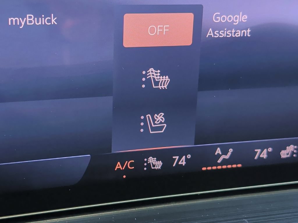 Used 2024 Buick Envision Avenir AWD/4WD image 27