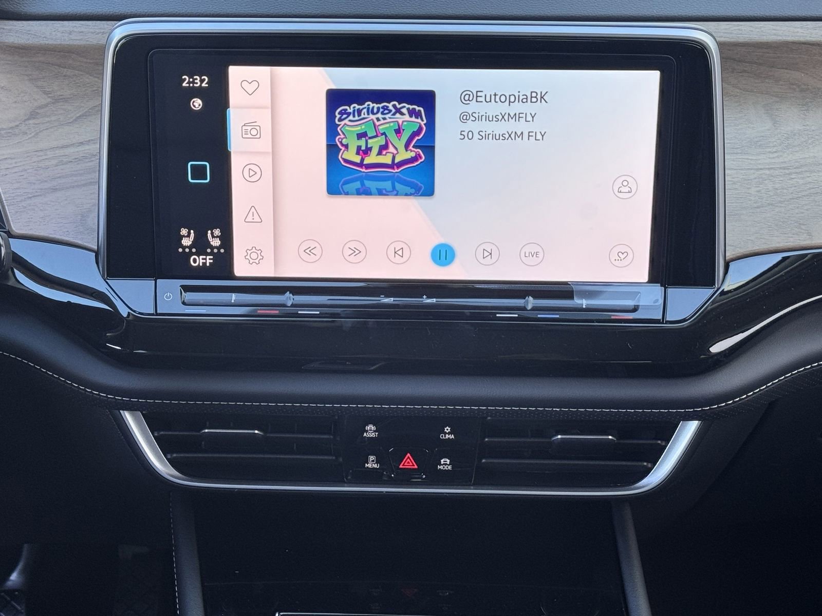 New 2026 Volkswagen Atlas SE image 16