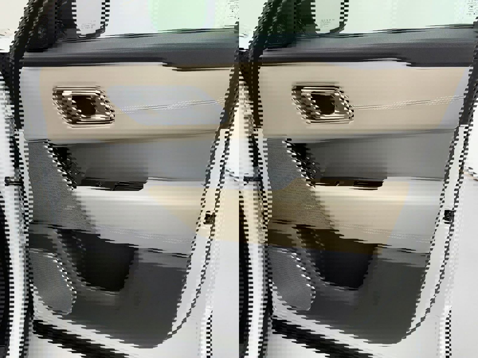 Used 2019 Land Rover Range Rover Velar R-Dynamic HSE image 34