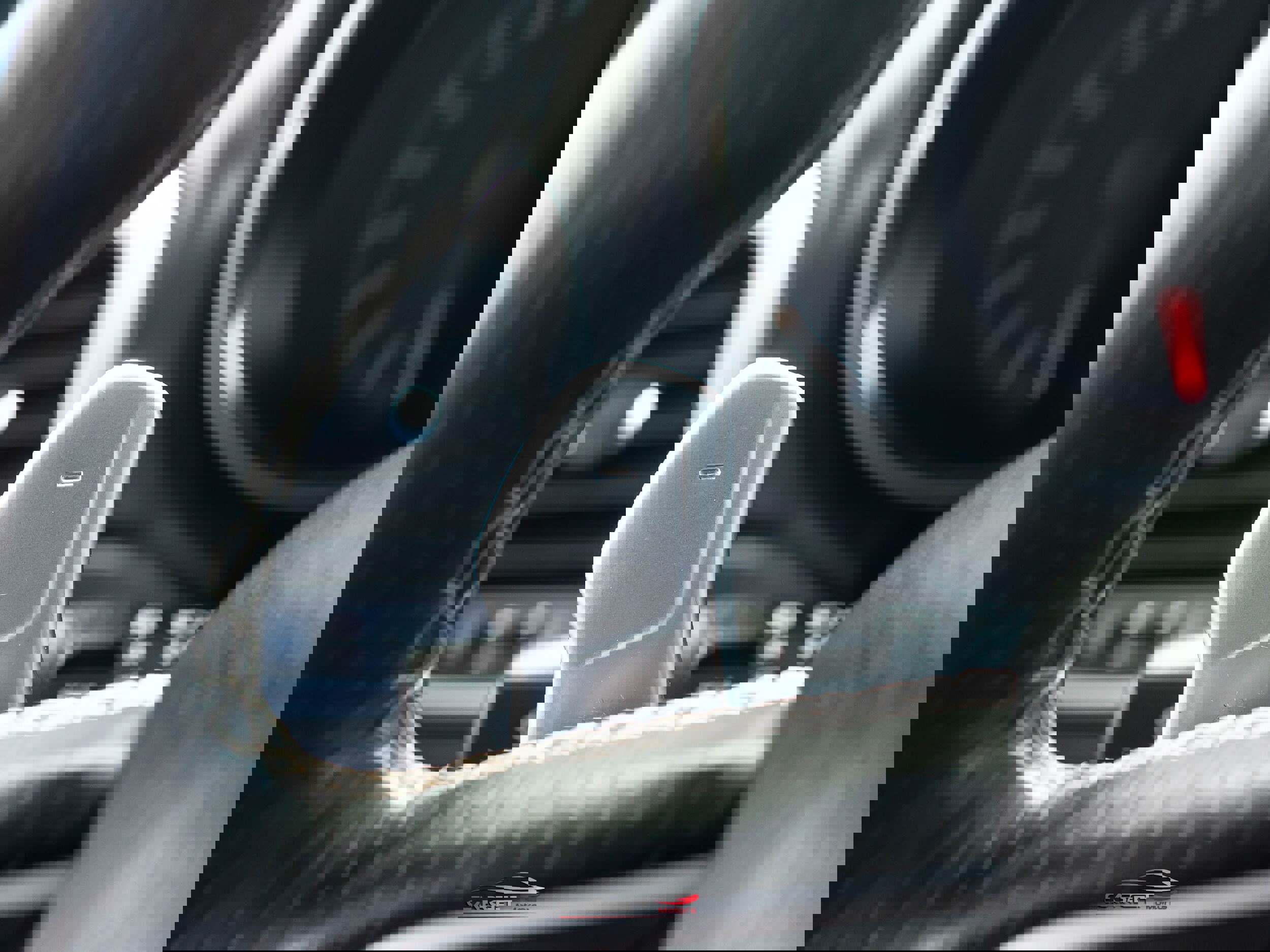 Used 2016 Jeep Grand Cherokee SRT image 28