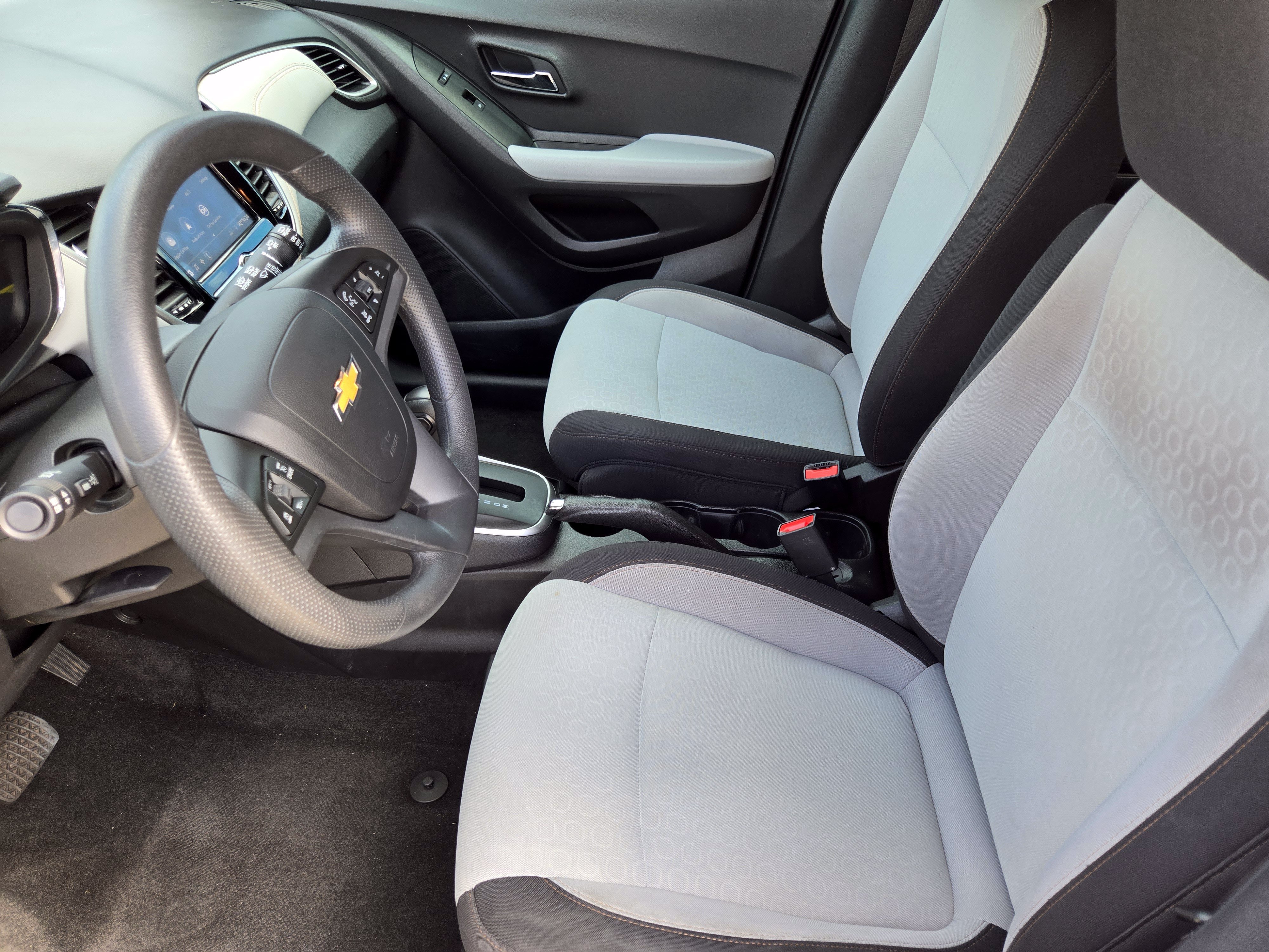 Used 2022 Chevrolet Trax LS w/ Tint and Cruise Package FWD image 9