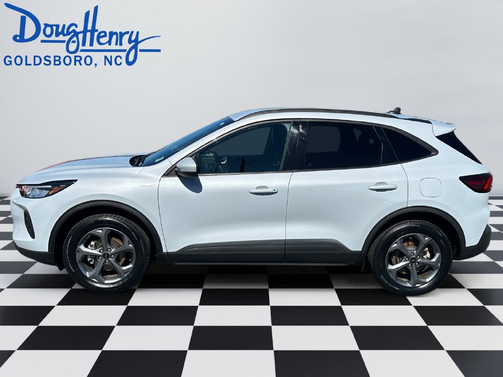 Used 2025 Ford Escape ST-Line Select AWD/4WD image 2