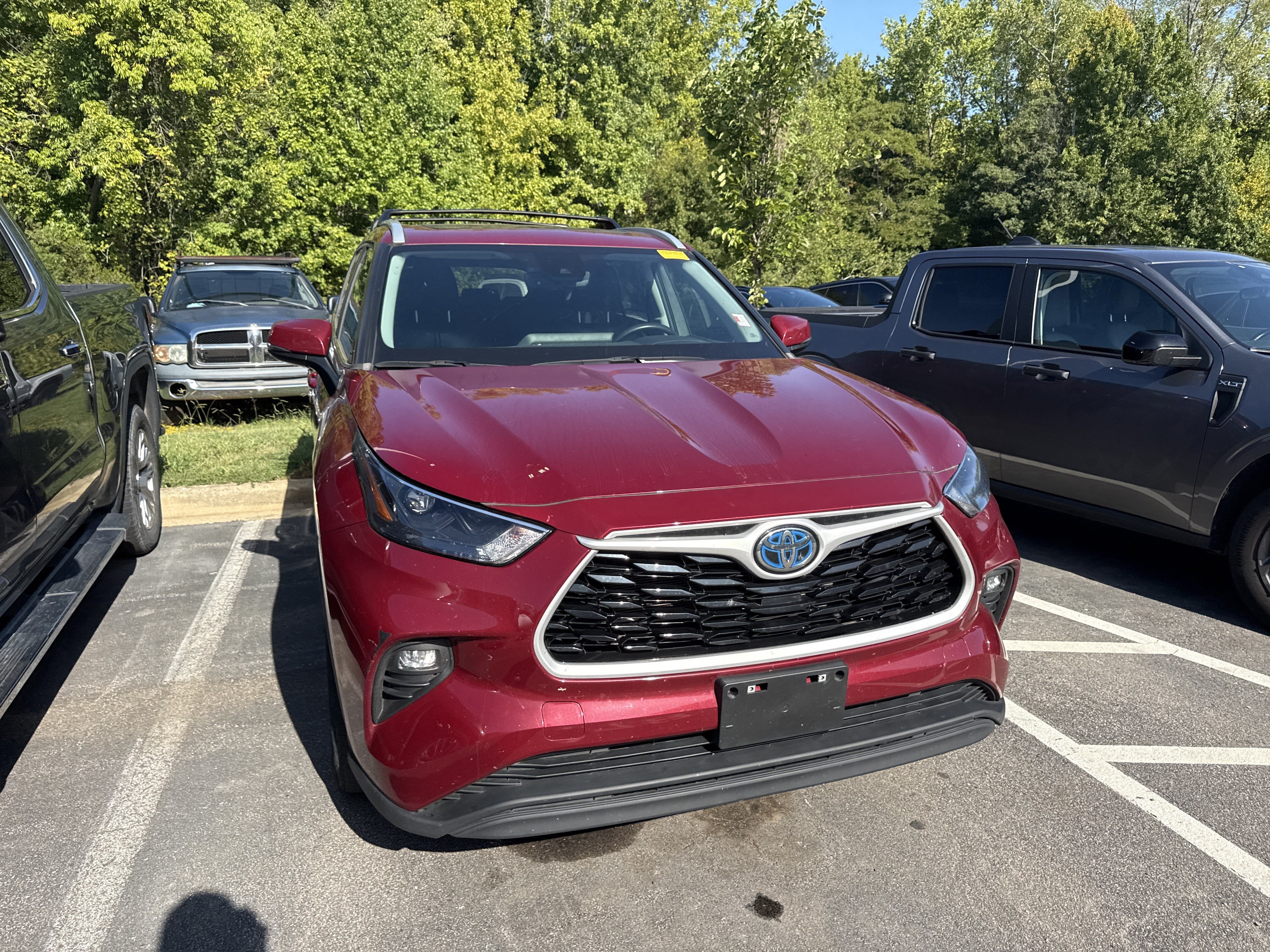 Used 2023 Toyota Highlander XLE AWD/4WD image 5