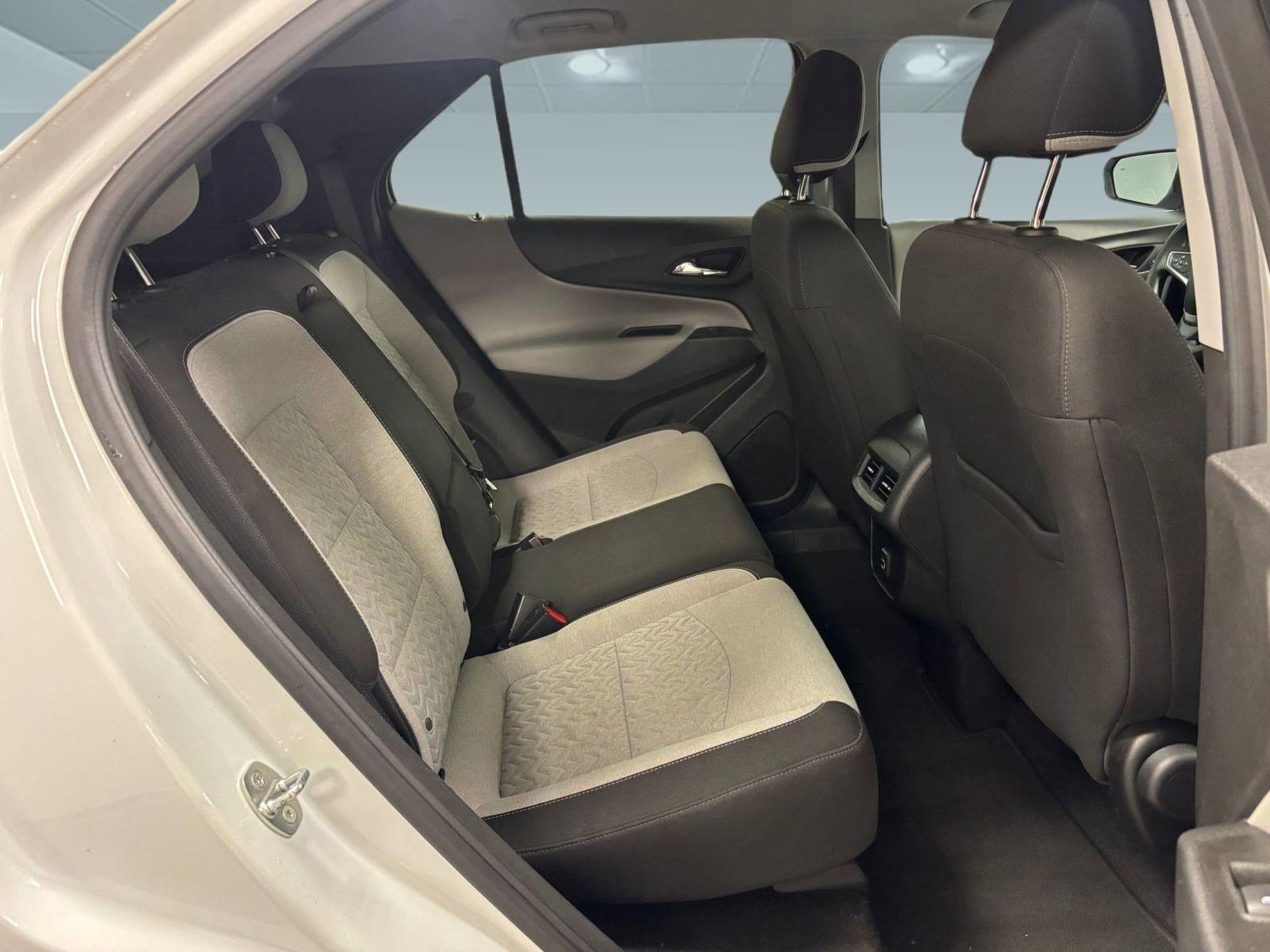 Used 2022 Chevrolet Equinox LS w/ LS Convenience Package FWD image 29
