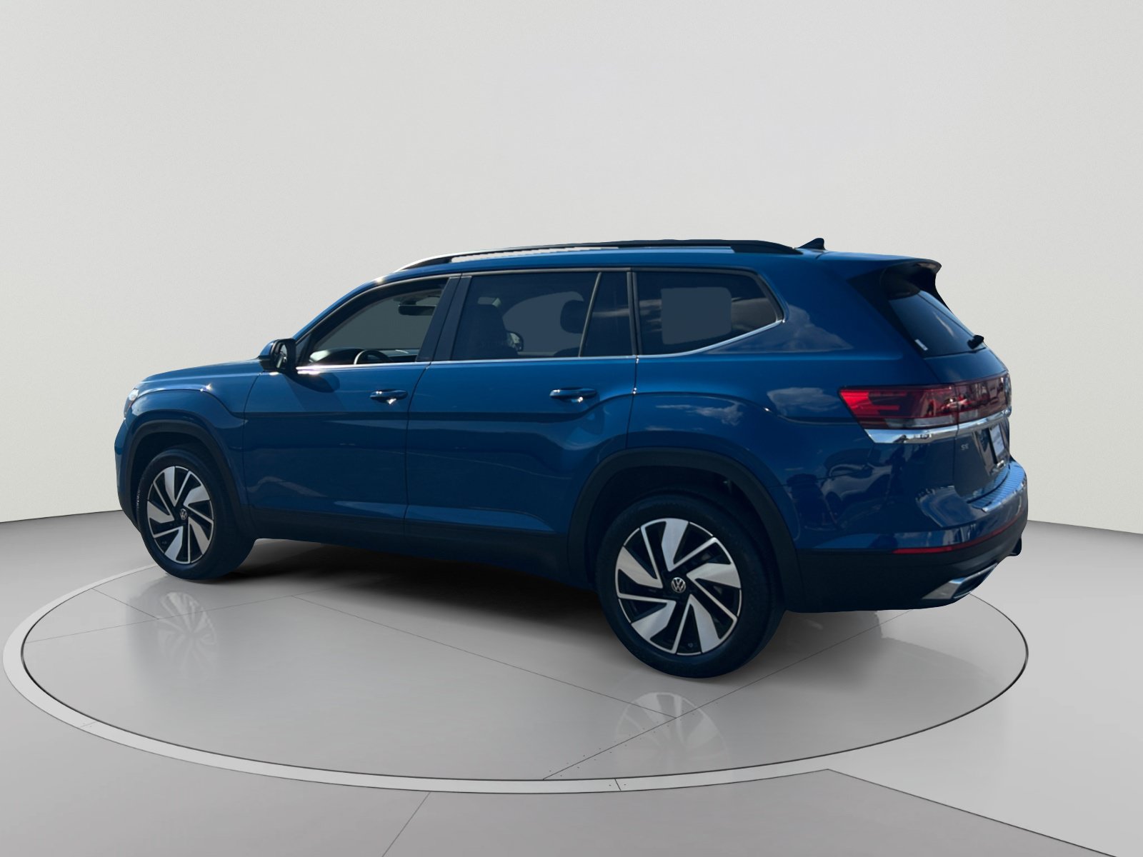 Certified 2026 Volkswagen Atlas SE FWD image 3