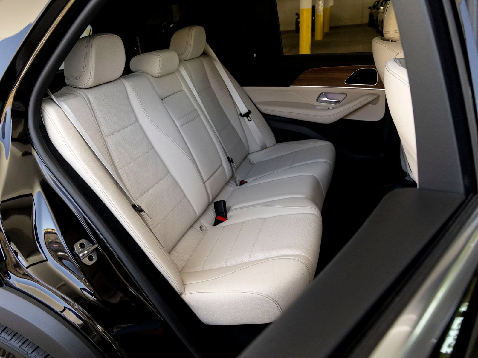 Certified 2025 Mercedes-Benz GLE 450e 4MATIC w/ Driver Assistance Package image 24