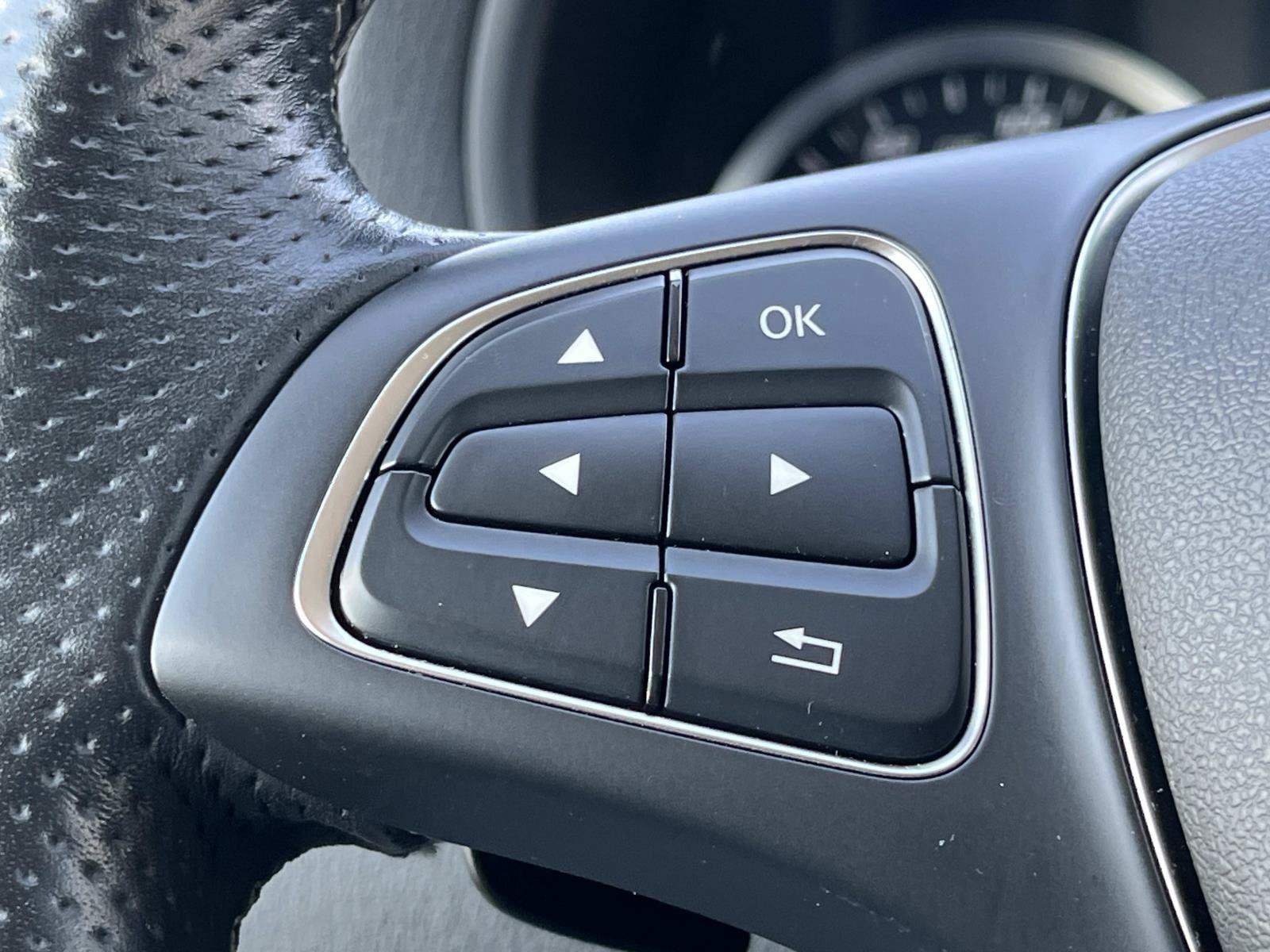 Used 2023 Mercedes-Benz Metris Passenger image 23