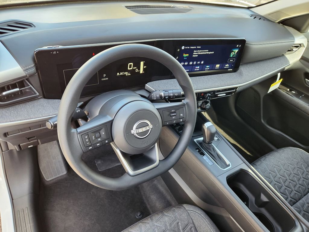 New 2025 Nissan Kicks SR w/ Illumination Package image 9