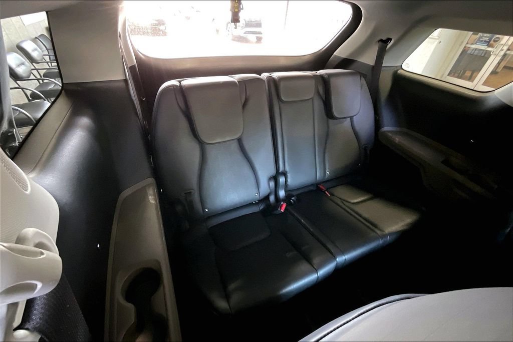 Used 2026 Kia Carnival FWD image 15