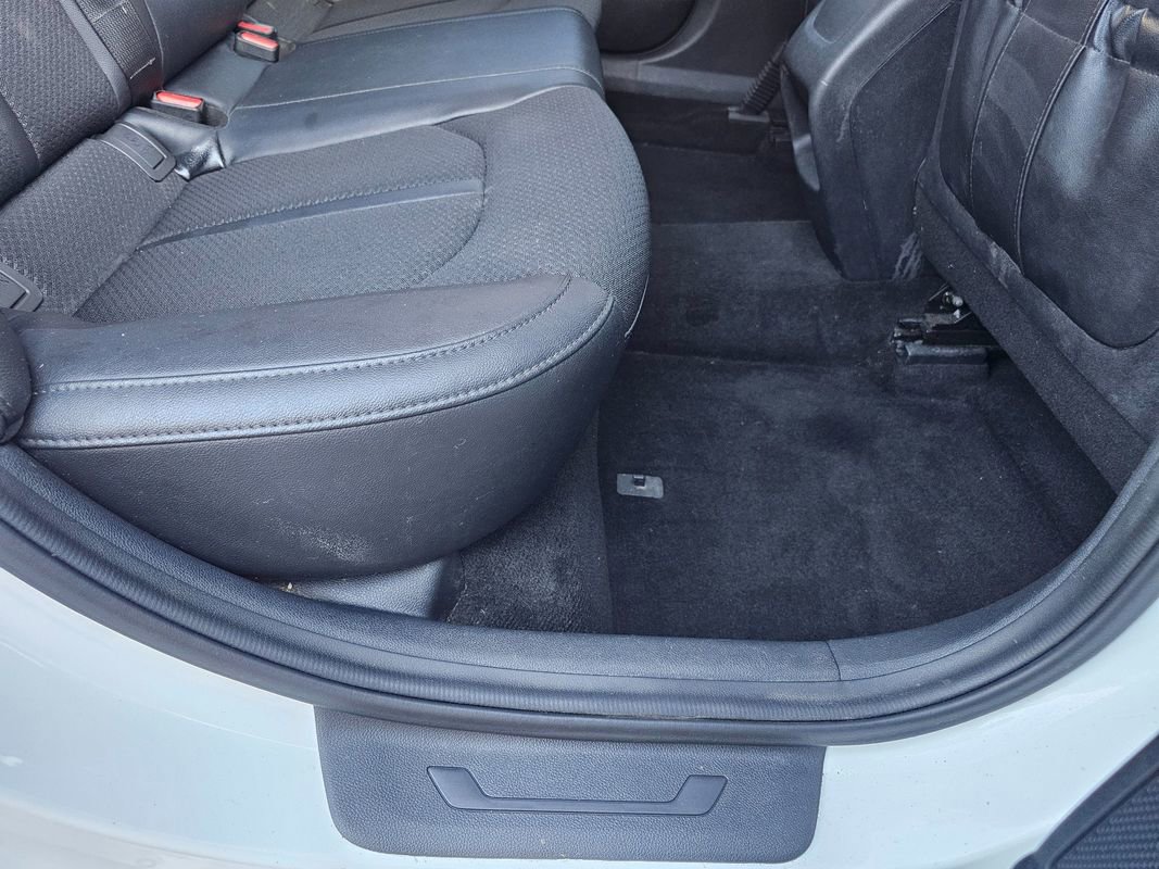 Used 2018 Kia Optima S FWD image 17