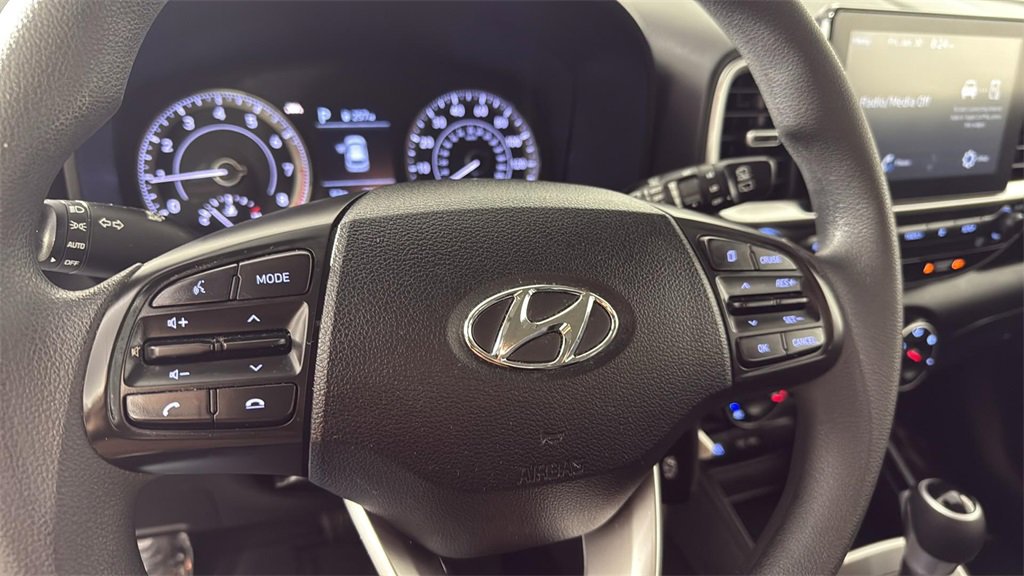 Used 2022 Hyundai Venue SE image 24