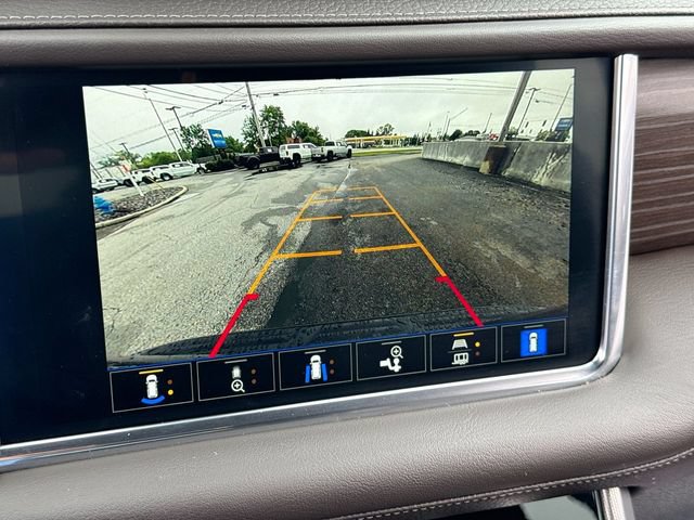Used 2022 GMC Yukon XL Denali w/ Advanced Technology Package AWD/4WD image 17
