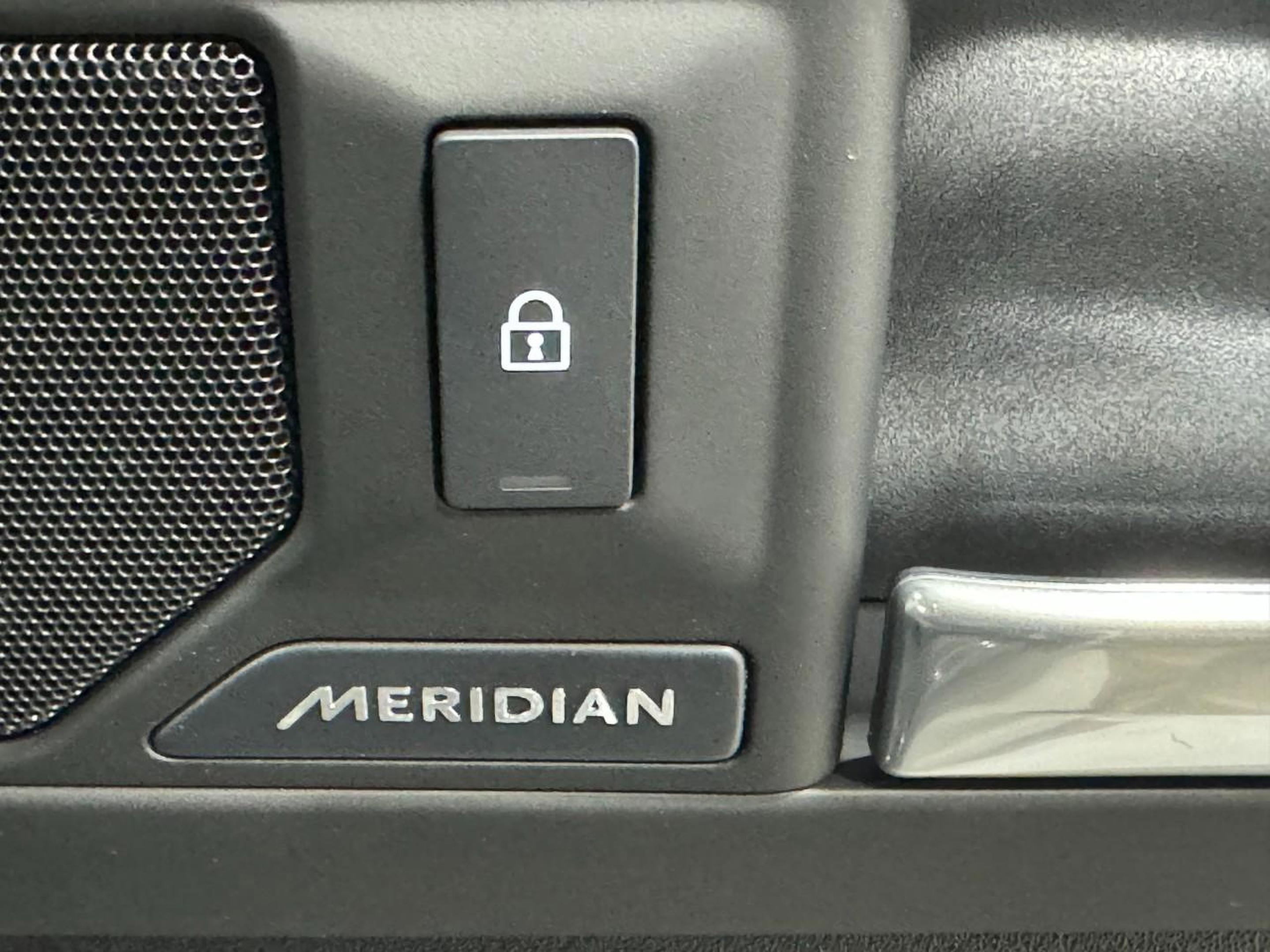 Used 2025 Land Rover Defender 110 S image 22