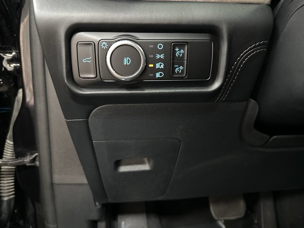 Used 2024 Ford Explorer Platinum w/ Technology Package AWD/4WD image 33
