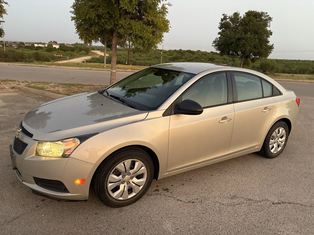 Used 2013 Chevrolet Cruze LS FWD image 4