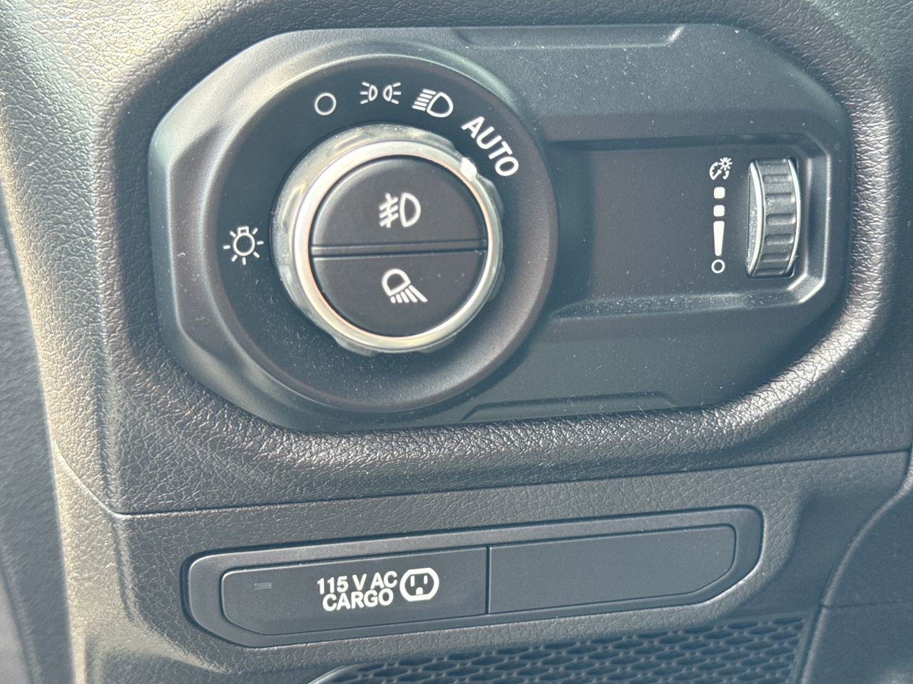 Used 2024 Jeep Gladiator Sport AWD/4WD image 17