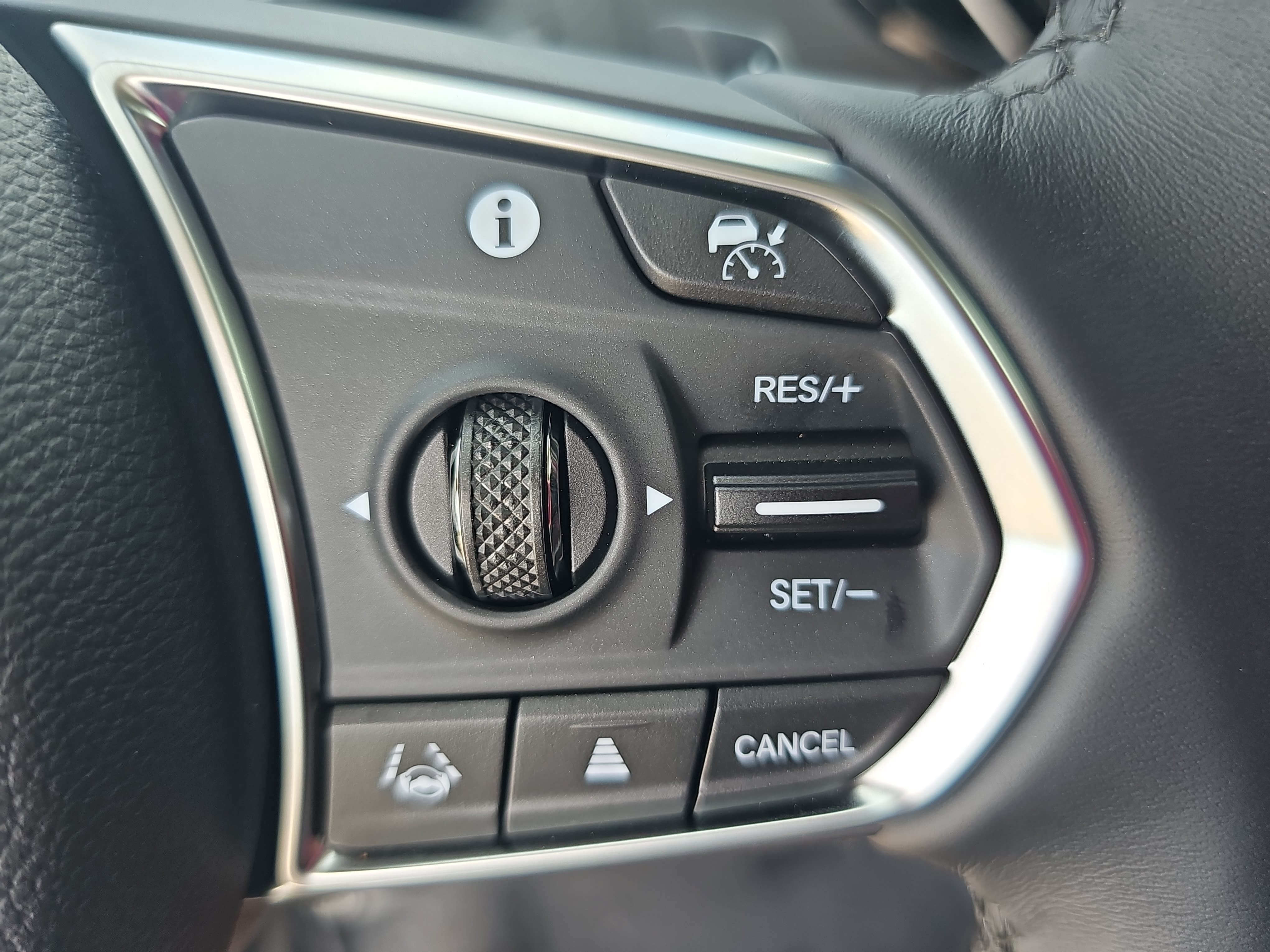 Certified 2025 Acura RDX SH-AWD w/ Technology Package image 18