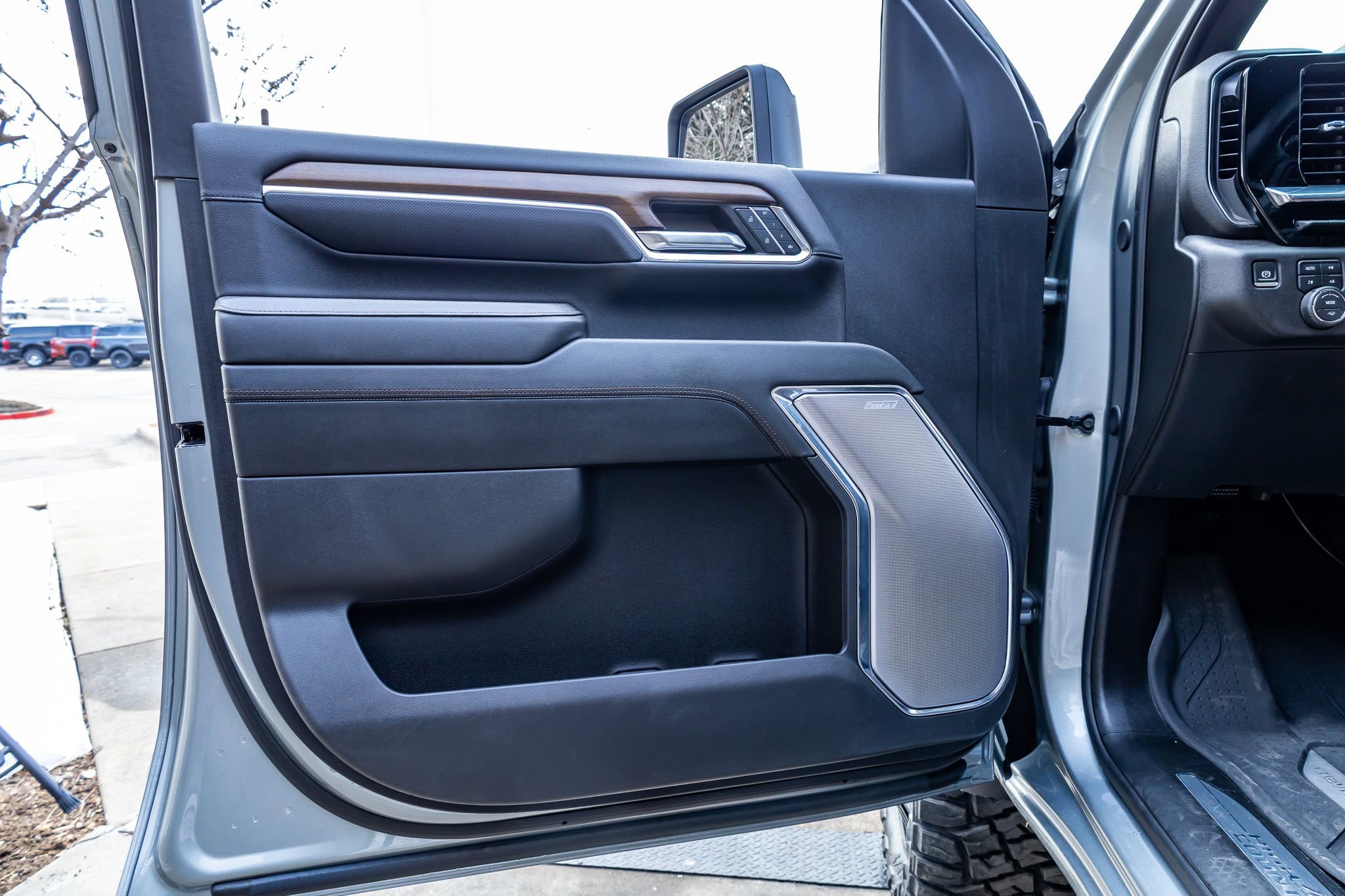 Used 2024 Chevrolet Silverado 3500 High Country w/ High Country Premium Package image 35