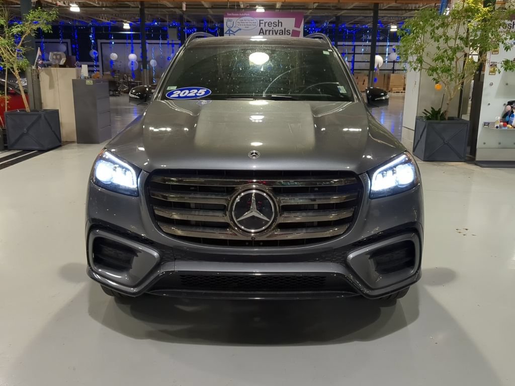 Used 2025 Mercedes-Benz GLS 580 4MATIC image 3
