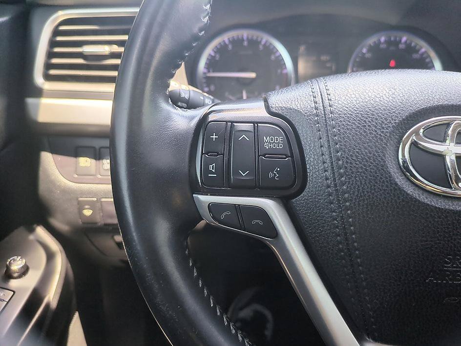 Used 2019 Toyota Highlander XLE FWD image 15