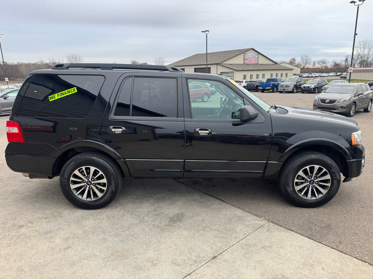 Used 2017 Ford Expedition XLT image 4