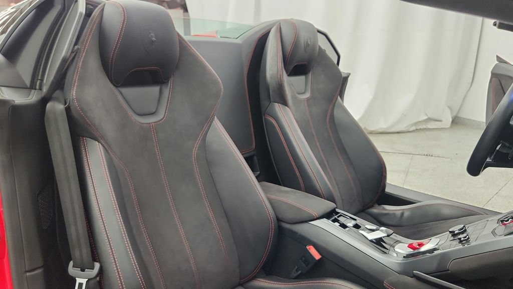 Used 2017 Lamborghini Huracan LP 580-2 RWD image 38