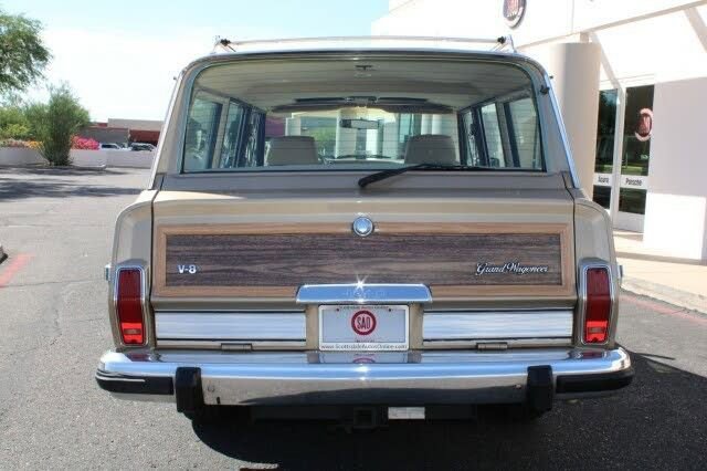 Used 1990 Jeep Grand Wagoneer image 3
