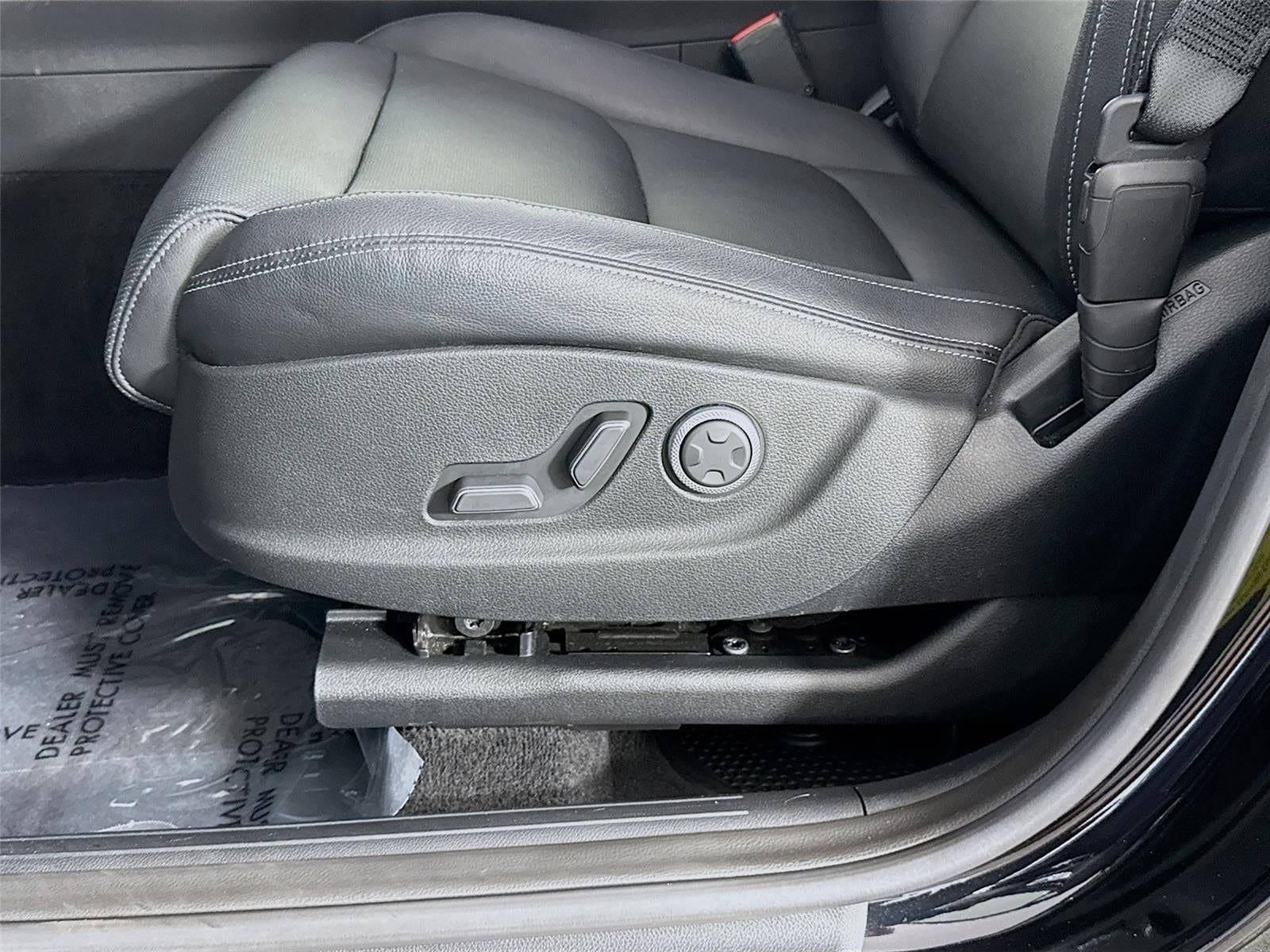 Certified 2022 Genesis GV70 2.5T AWD/4WD image 20