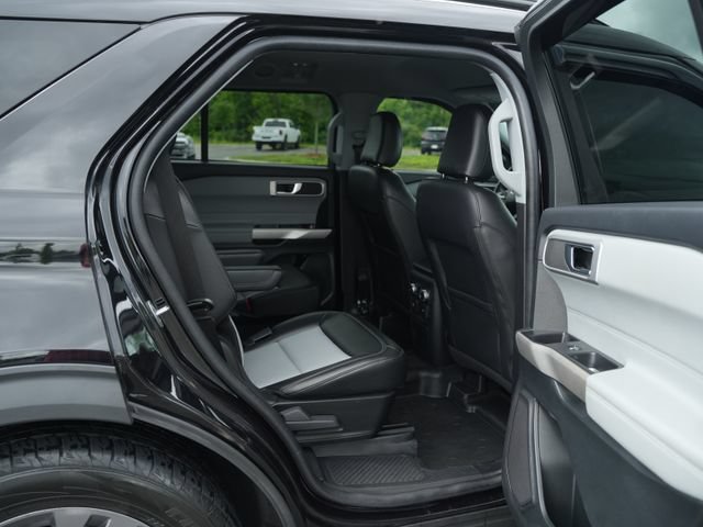 Used 2022 Ford Explorer XLT w/ Equipment Group 202A RWD image 22