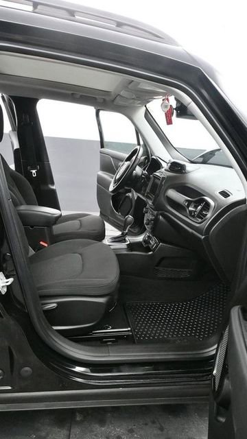 Used 2020 Jeep Renegade Altitude AWD/4WD image 10