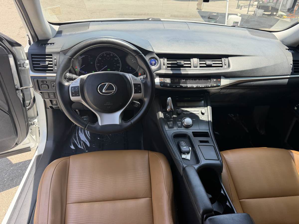 Used 2013 Lexus CT 200h FWD image 11