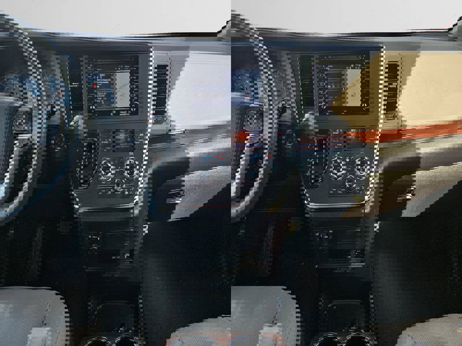 Used 2018 Toyota Sienna Limited Premium image 11